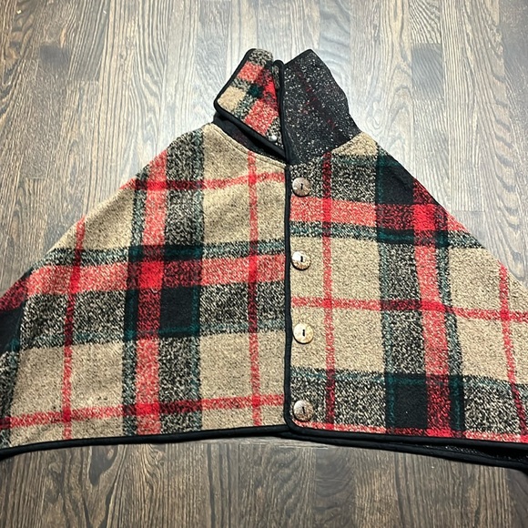 Fall poncho with buttons - Picture 1 of 3